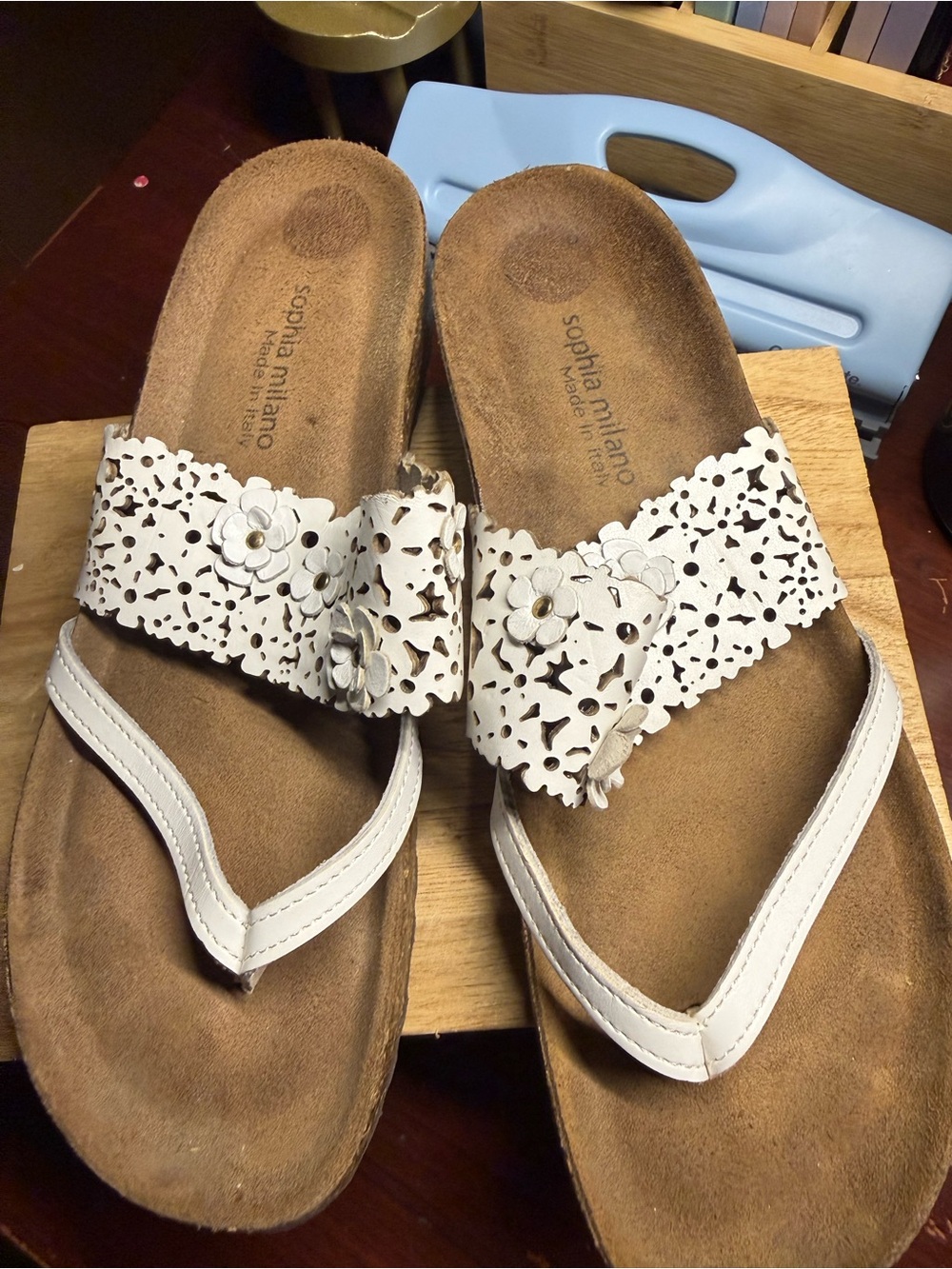 Sophia Milano White Floral Leather Thong Sandals Sz 9 made in Italy